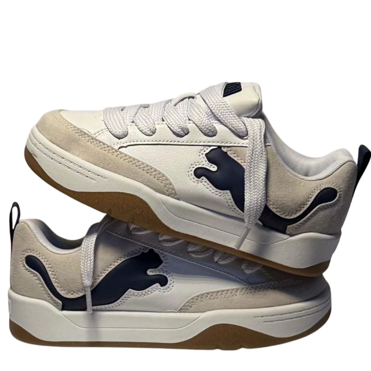 Comprar Zapatillas Puma  Si estás buscando comprar zapatillas Puma, has llegado al lugar correcto. En ONLINESHOPPINGCENTERG tenemos los modelos más populares para hombre, mujer y niños, desde Puma Suede hasta Puma Ferrari y Puma BMW Motorsport. Aquí encontrarás información clave para elegir el mejor par y las mejores ofertas.  ¿Por Qué Comprar Zapatillas Puma? Las zapatillas Puma son famosas por su diseño, comodidad y tecnología deportiva. Algunos de sus modelos más buscados son:  Puma Suede (clásico urbano)  Puma RS-X (estilo retro futurista)  Puma Future Rider (running y lifestyle)  Puma Ferrari (edición especial deportiva)  Puma BMW Motorsport (colección premium)  Zapatillas Puma para Hombre: Los Modelos Más Vendidos Si buscas tenis Puma hombre, estos son los favoritos:  1. Puma Suede Classic Ideal para uso casual.  Disponible en negro, blanco y colores vibrantes.  2. Puma Slipstream Inspirado en los años 80.  Perfecto para looks urbanos.  3. Puma Future Rider Tecnología de amortiguación para mayor comodidad.  Diseño deportivo y moderno.  4. Puma Ferrari Modelo exclusivo con detalles de alta gama.  Ideal para coleccionistas.  5. Puma X-Ray 2 Square Estilo futurista y cómodo.  Disponible en blanco, negro y rojo.  ¿Buscas ofertas? Revisa nuestro catálogo de zapatillas Puma hombre con precios competitivos.  Zapatillas Puma para Mujer: Estilo y Comodidad Los modelos más populares para mujer incluyen:  Zapatillas Puma negras mujer (versátiles y elegantes)  Zapatillas Puma con plataforma (estilo y altura)  Puma Cali (diseño fashion)  Puma Mayze (modernas y cómodas)  Zapatillas Puma Deportivas y de Fútbol Si necesitas calzado para deportes, estos modelos son ideales:  Botines Puma Future (fútbol y futsal)  Zapatillas Puma Running (tecnología para correr)  Puma Ultra Match (alto rendimiento)  Zapatillas Puma 1. ¿Dónde comprar zapatillas Puma? En ONLINESHOPPINGCENTERG garantizamos productos 100% de calidad con envíos rápidos.  2. ¿Cómo saber mi talla en Puma? Revisa nuestra guía de tallas Puma o contáctanos para asesoría.  3. ¿Cuáles son las Pumas más cómodas? Los modelos Puma Future Rider y Puma Softride destacan por su amortiguación.  4. ¿Tienen envíos a [país/ciudad]? ¡Sí! Enviamos a Chile, Perú, Argentina, España, México, Colombia (Bogotá, Medellín, Cali) y más.  5. ¿Aceptan devoluciones? Sí, contamos con política de devolución en caso de tallas incorrectas.  ¿Dónde Comprar Zapatillas Puma en Tu País? En ONLINESHOPPINGCENTERG enviamos a:  Zapatillas Puma en Chile (Santiago, Valparaíso)  Zapatillas Puma en Perú (Lima, Arequipa)  Zapatillas Puma en Argentina (Buenos Aires, Córdoba)  Zapatillas Puma en España (Madrid, Barcelona)  Zapatillas Puma en Colombia (Bogotá, Medellín, Cali)  ¿Listo para Comprar Tus Pumas? Si buscas zapatillas Puma al mejor precio, en ONLINESHOPPINGCENTERG tenemos el catálogo más completo.  Envíos rápidos Ofertas exclusivas  ¡Visita nuestra tienda y elige tu modelo favorito hoy!